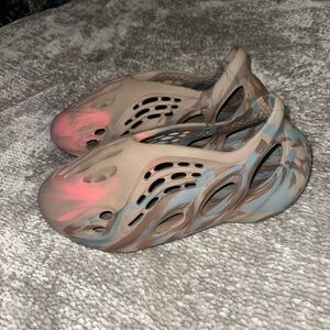 Men's Multi-Color Yeezy Never worn